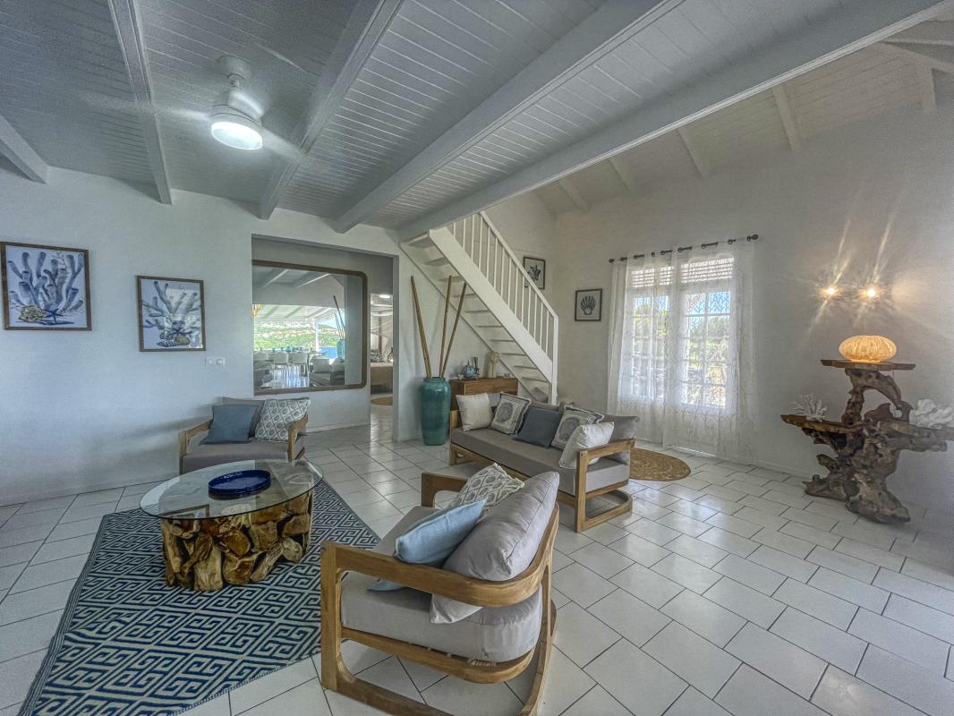 16.Location villa piscine vue mer Bouillante Guadeloupe_Salon vue mer